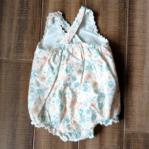 One Piece Bubble/Romper with matching headband / 3-6mth - Picture 3 of 7